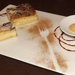 Pastel de crema con helado de turrón